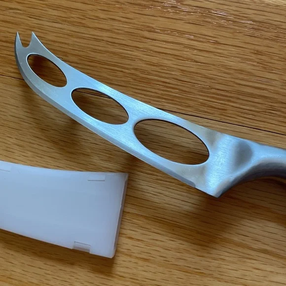 The Pampered Chef Satin handle cheese knife with cover - Picture 3 of 6